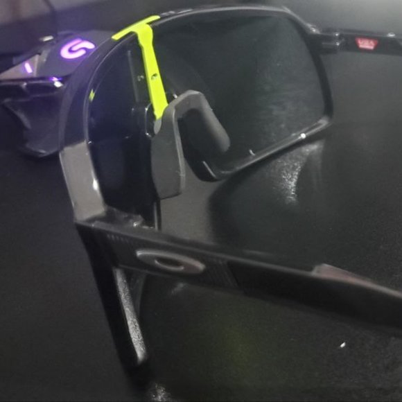 Oakley Sutros - Picture 2 of 2